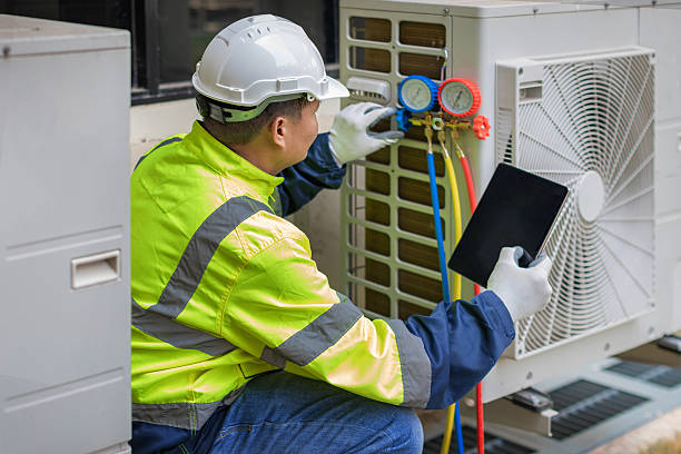 Professional Hvac technician working in Intercession City, FL